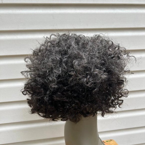 Nwot quick weave curly grey 2 tone wig